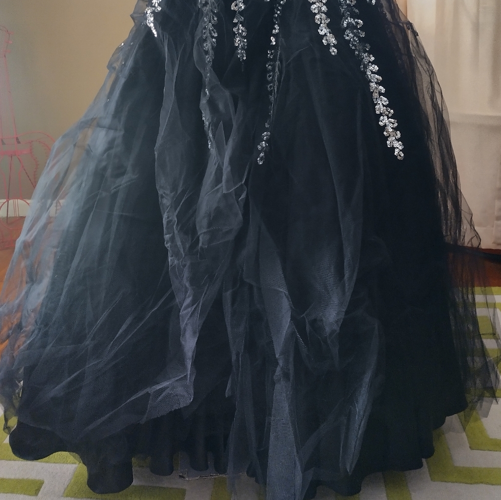 Dress - Picture 9 of 9